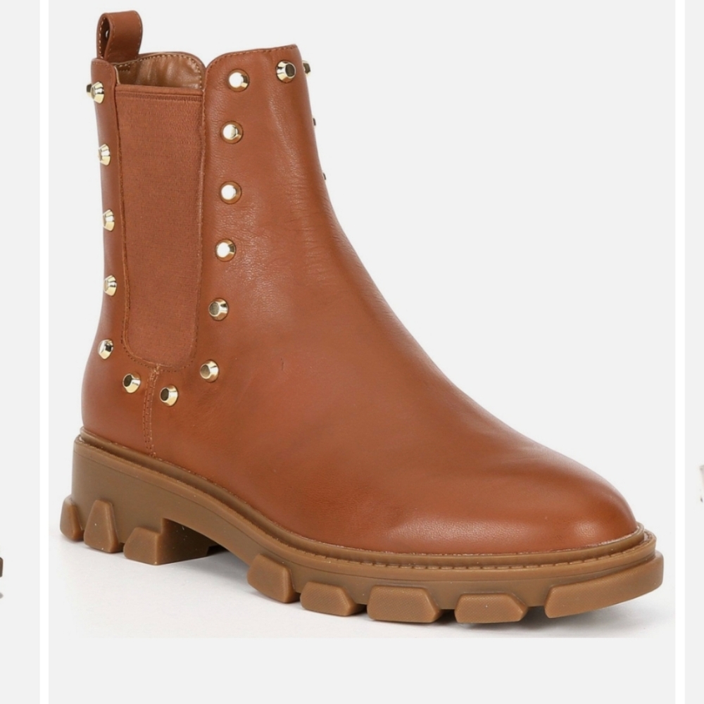 Women Michael kors boots size 6